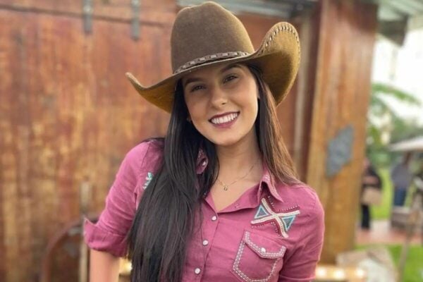 Ana Castela se defende após ser processada por acusar homem de maus-tratos a cavalo; entenda veja Cantora nega acusações