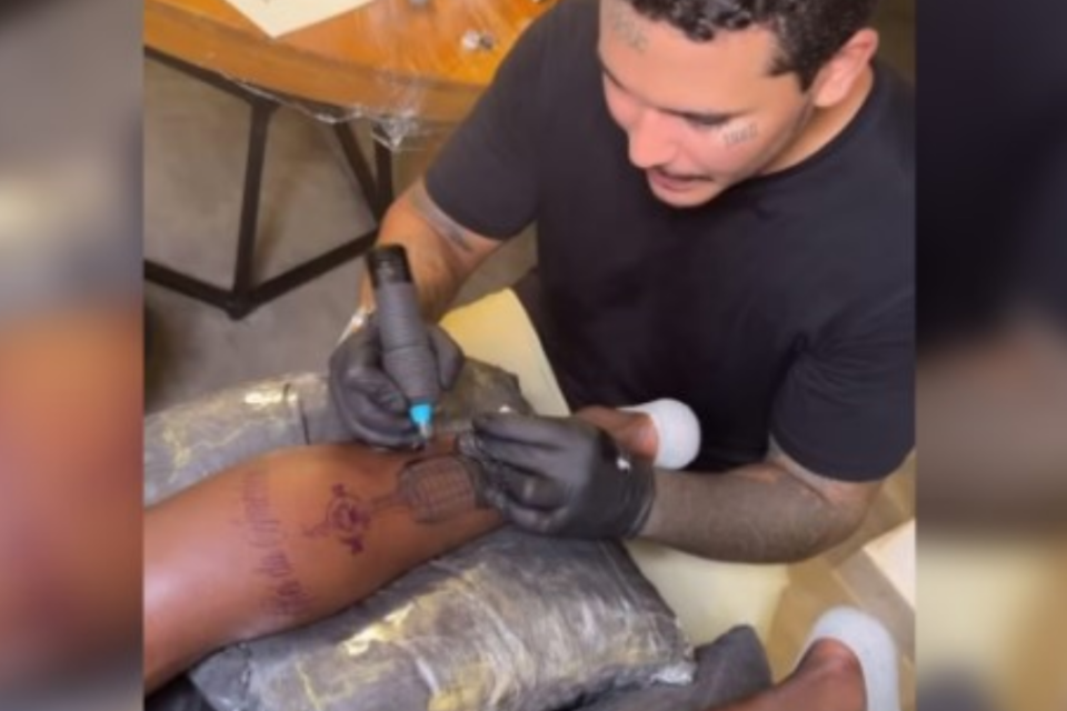 Luiz Henrique exibe taça da Libertadores tatuada (Foto: Instagram)