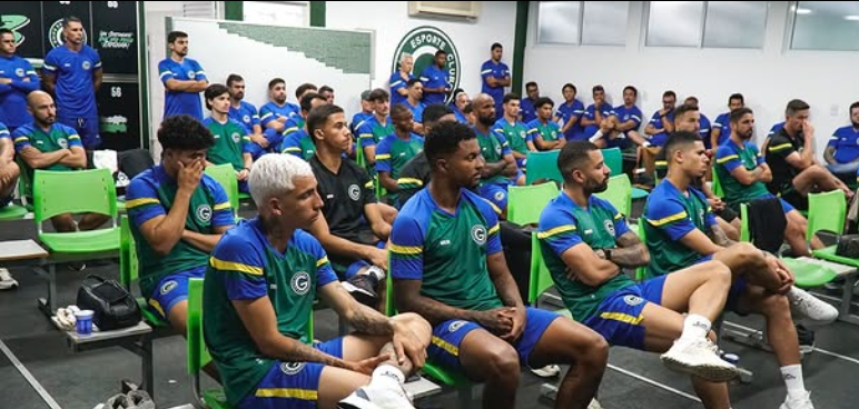 Elenco do Goiás se reapresenta