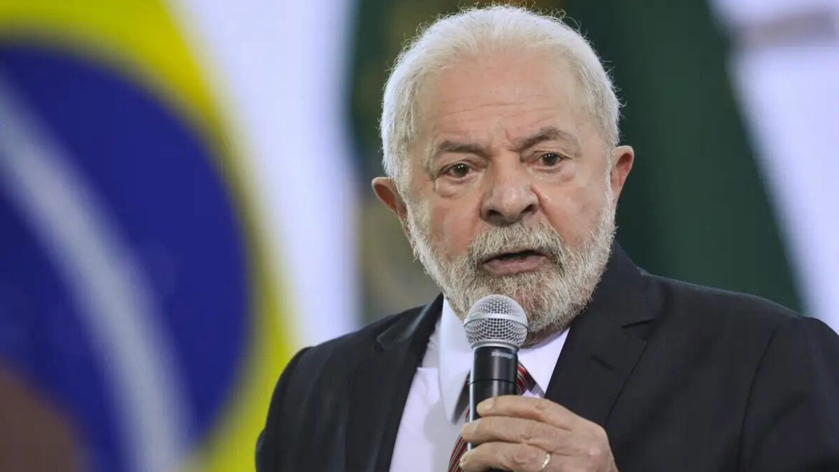 Lula assina decreto que eleva salário mínimo a R$ 1.518 a partir de quarta-feira