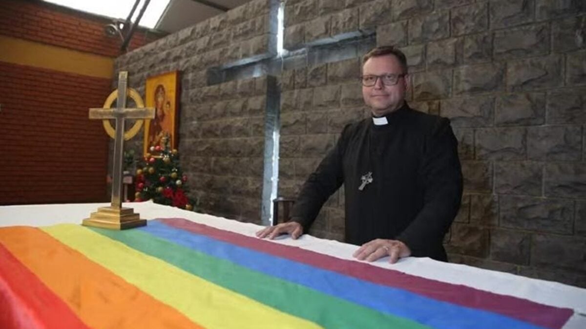 Igreja Anglicana no Rio Grande do Sul ordena primeiro sacerdote gay Reverendo Sidnei Schroeder diz temer pela sua integridade física