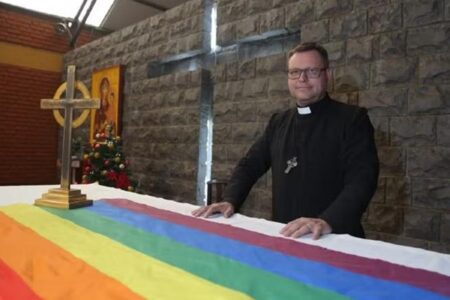 Igreja Anglicana no Rio Grande do Sul ordena primeiro sacerdote gay Reverendo Sidnei Schroeder diz temer pela sua integridade física