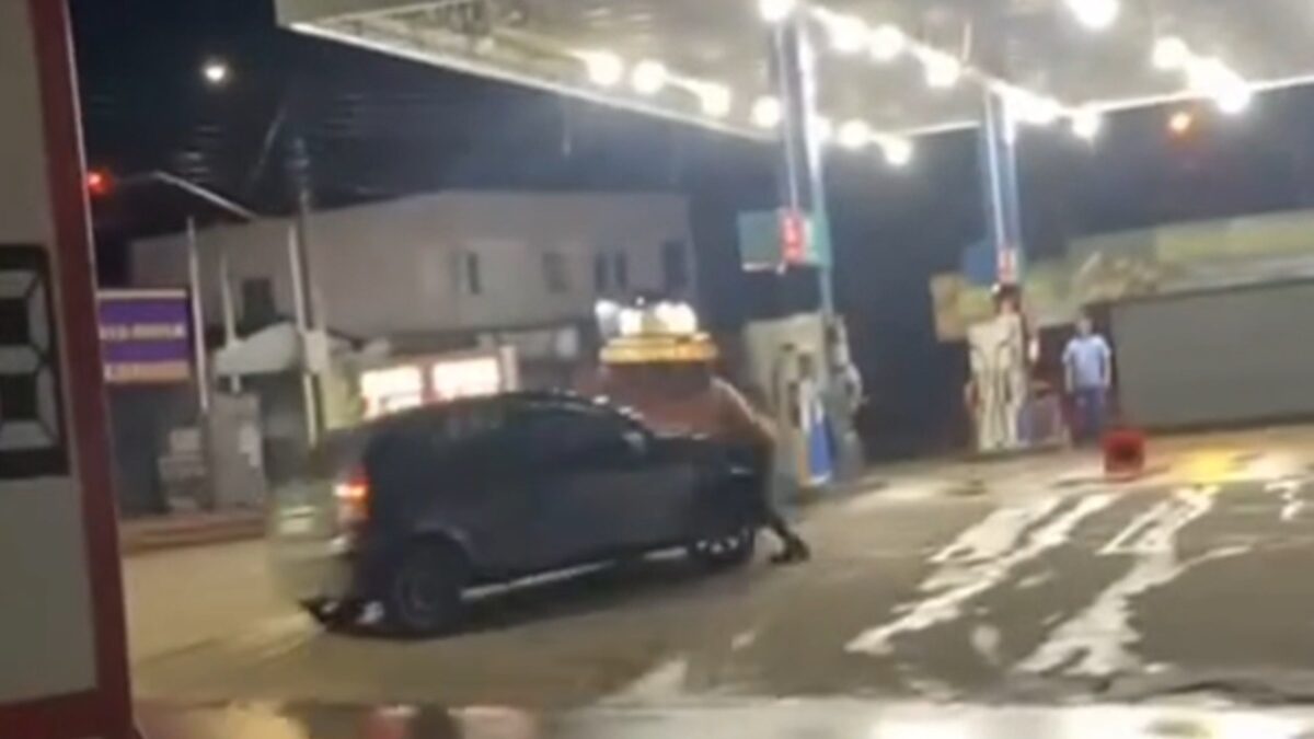 Motorista de aplicativo atropela passageiro em posto de Aparecida de Goiânia