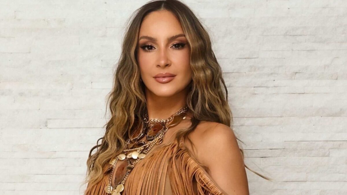 Claudia Leitte se pronuncia após inquérito de racismo religioso Cantora está sendo investigada pelo MP após música que homenageia Iemanjá
