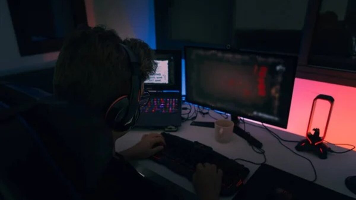 Mãe processa empresa após app de inteligência artificial sugerir que adolescente matasse os pais Jovem perdeu 9 kg e passou a se cortar