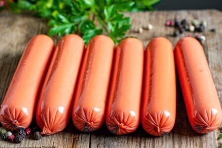 Os 20 alimentos que podem causar câncer e que as pessoas consomem diariamente Lista inclui salsichas, fast food, bebidas açucaradas