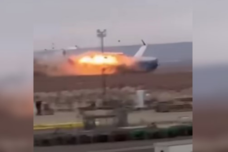 Caixas-pretas do avião que caiu no Cazaquistão chegam ao Brasil nesta terça (Foto: Reprodução)