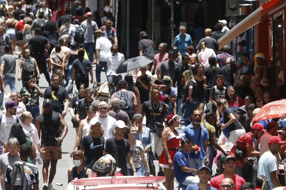 Pesquisa: 49% dos brasileiros acreditam que país vai melhorar em 2025