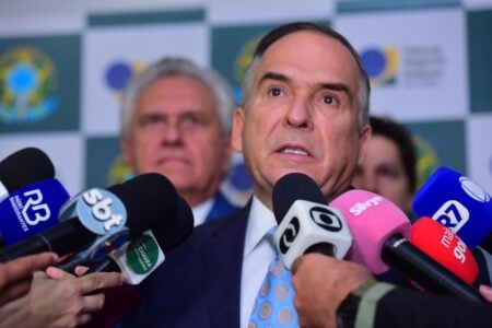 Sandro Mabel concede entrevista coletiva após diplomação em Goiânia