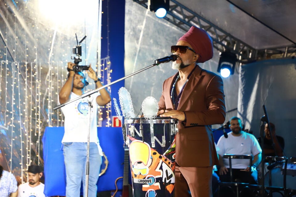 Carlinhos Brown é homenageado (Foto: AgNews)