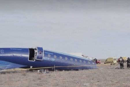 Sistema de defesa russo derrubou avião da Embraer que caiu no Cazaquistão