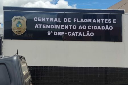 Preso em flagrante suspeito de ameaçar a mãe idosa por dinheiro, em Catalão