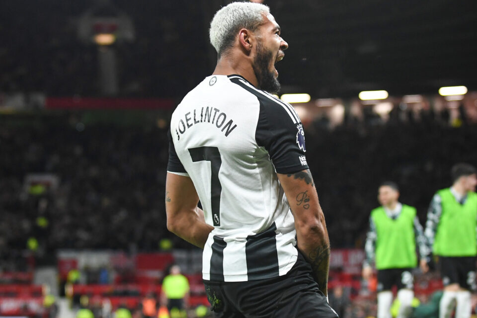 Joelinton comemora gol do Newcastle
