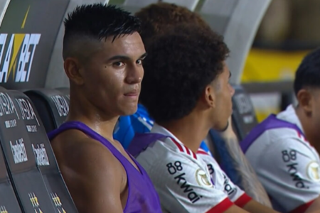 Meia argentino Carlos Alcaraz, do Flamengo (Foto: Reprodução/Premiere)