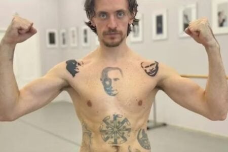 Bailarino ucraniano que tem o rosto de Putin tatuado decide abandonar a Rússia 'Minha alma não está no seu lugar', postou Sergei Polunin