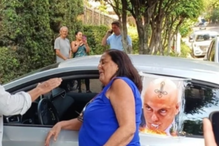 Maria Cristina de Araújo Rocha, de 77 anos, foi presa por injúria racial (Foto: Reprodução/X)