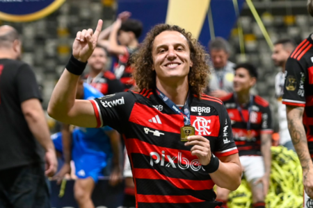 David Luiz ficou três temporadas no rubro-negro. Foto: Reprodução/X