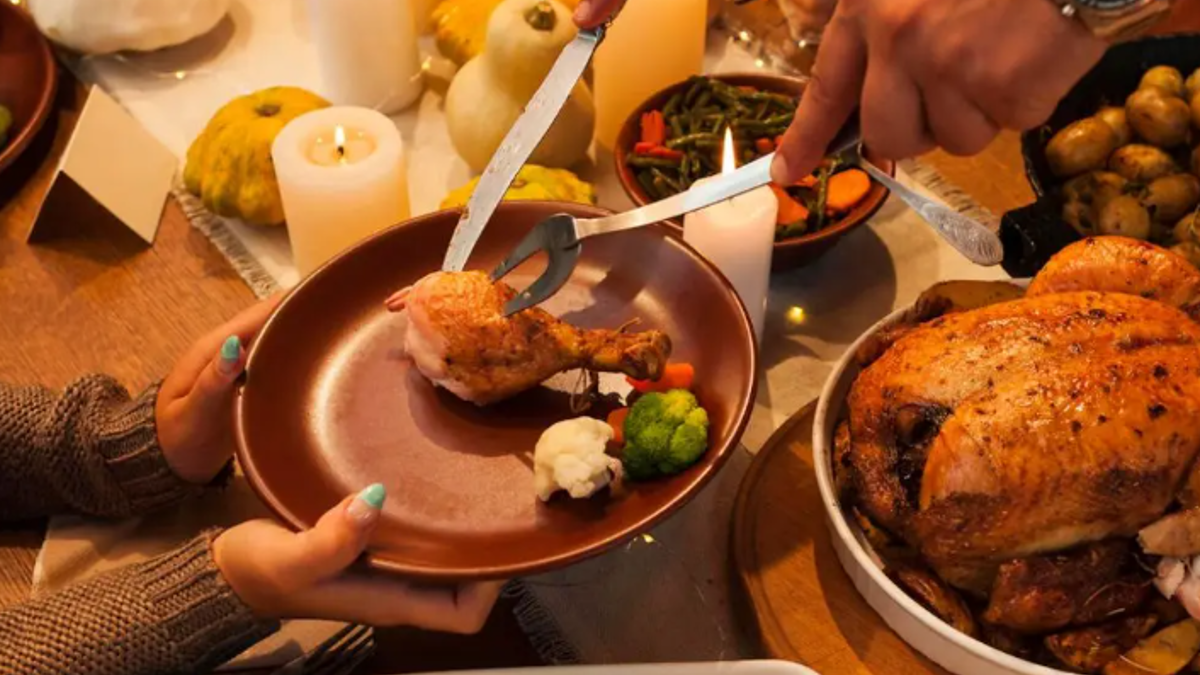 Aprenda a reaproveitar as carnes, legumes e farofas consumidas na ceia de Natal (Foto: Freepik)