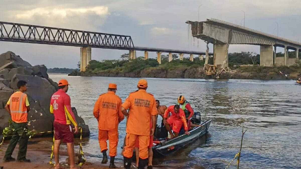 Sobe para seis número de mortos após queda de ponte; 11 estão desaparecidos Corpos foram encontrados na tarde desta quarta (25)