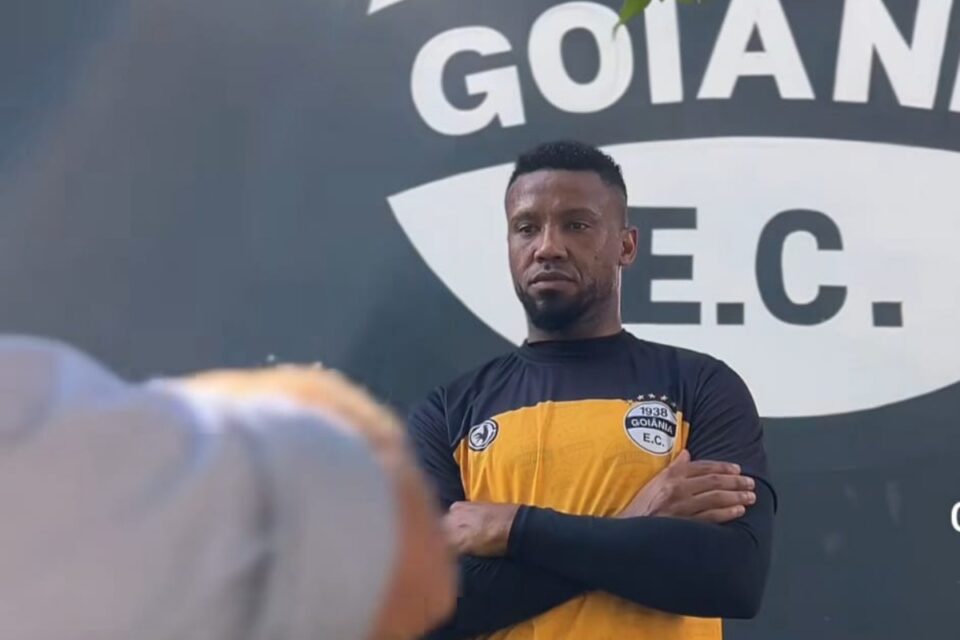 Rafael Vaz em treino do Goiânia