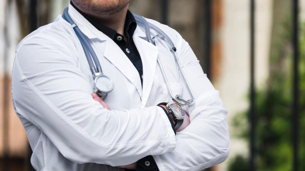 Médicos em Goiânia realizam ato público por melhores condições de trabalho em Goiânia. O ato acontece as 8h em frente ao CAIS de Campinas