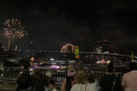 Ano novo: Austrália celebra a chegada de 2025; assista ao vídeo Com 14 horas de fuso em relação à Brasília, Sydney abre as comemorações