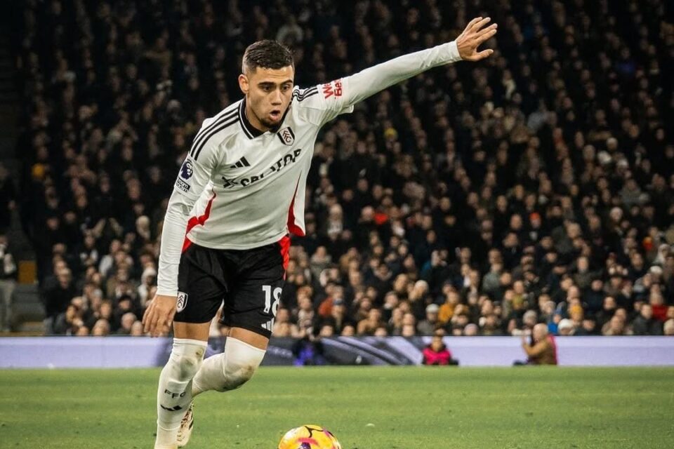 Andreas Pereira em jogo do Fulham