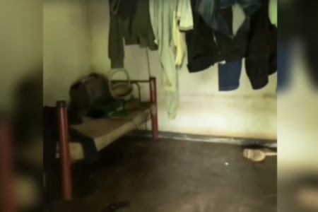 Quarto em que idosos em situação de abandono foram resgatados (Foto: Reprodução)