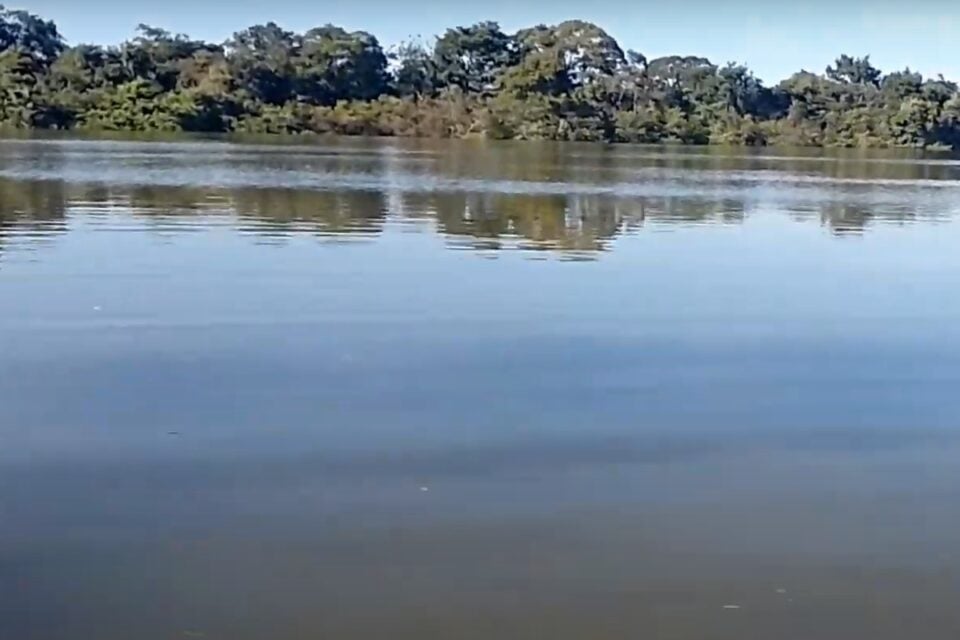Barco naufraga e homem desaparece no Rio das Almas, em Uruaçu