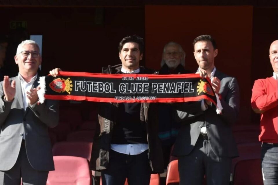 Abel Ferreira com faixa no Penafiel