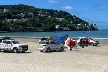 Viaturas da polícia no local onde ocorreu o crime