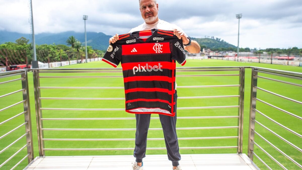 José Boto com camisa do Flamengo