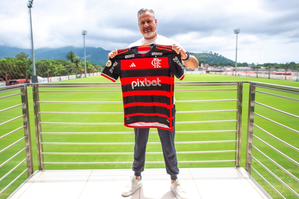 José Boto com camisa do Flamengo