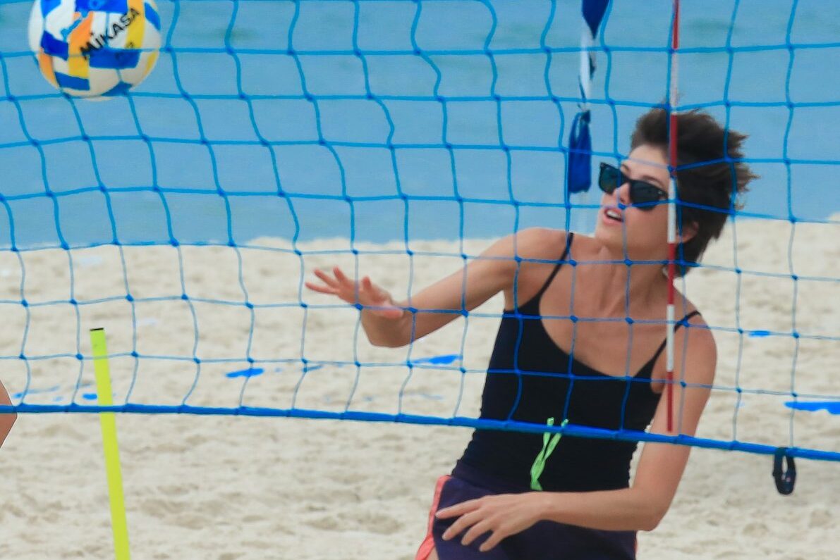 Agatha Moreira em partida de vôlei (Foto: AgNews)