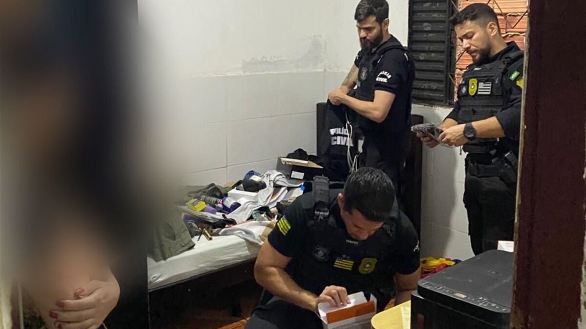 Assessor parlamentar é preso por ameaçar adolescente que teria relação com deputado de Goiás Presos invadiram armados a casa do menor
