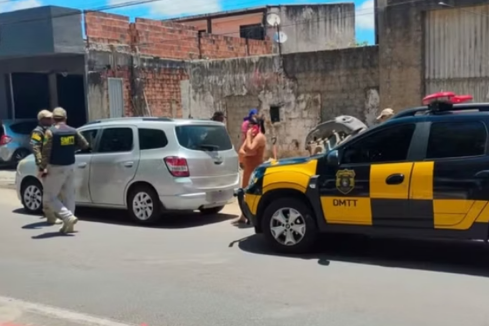 Motorista sem habilitação é flagrada realizando transporte escolar em Maceió (Foto: Divulgação)