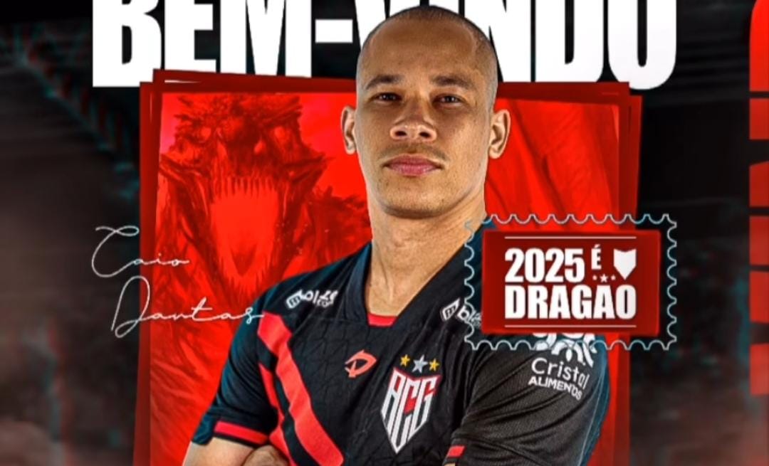 Caio Dantas com a camisa do Atlético-GO