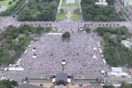 Protesto nas Filipinas contra destituição da vice-presidente (Foto: Reprodução)