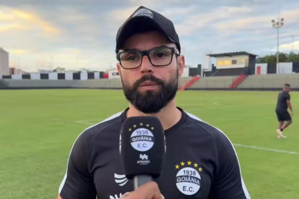 Luan Carlos é demitido do Goiânia