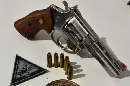 Suspeito de comandar furto de armas em delegacia de Aruanã morre em confronto