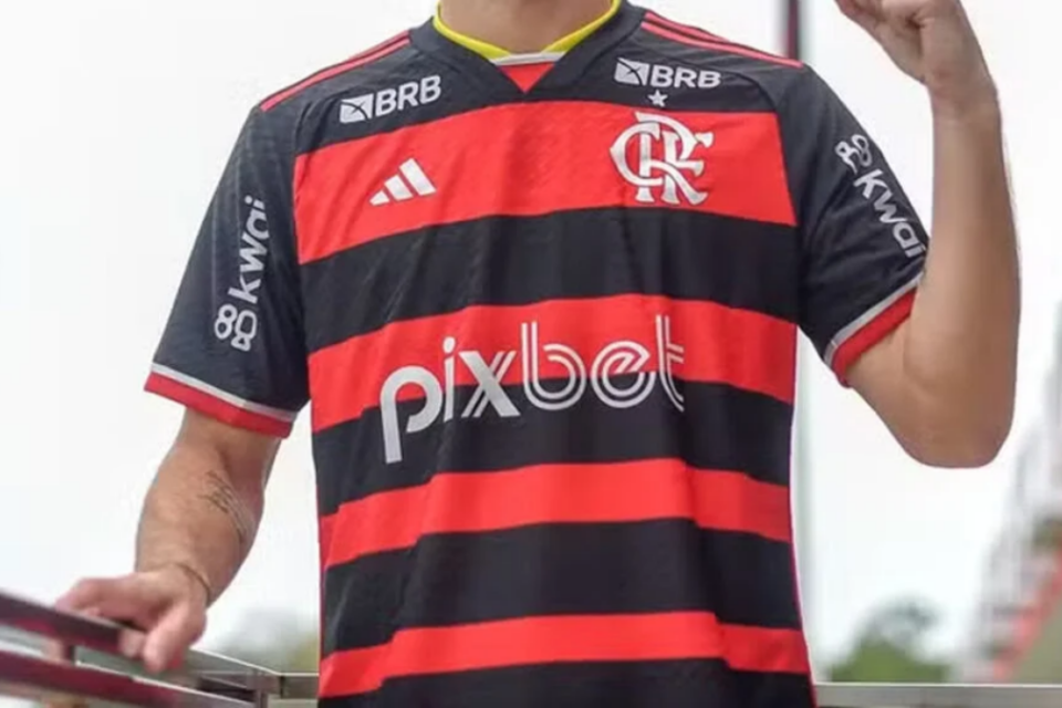 Camisa do Flamengo com o seu patrocinador master