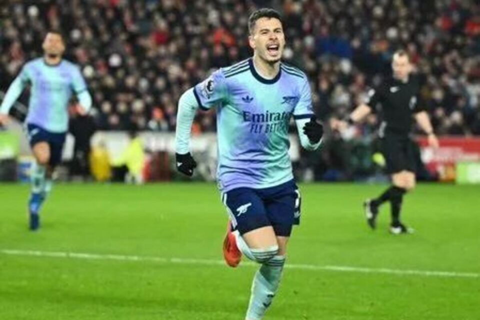 Martinelli comemora gol pelo Arsenal