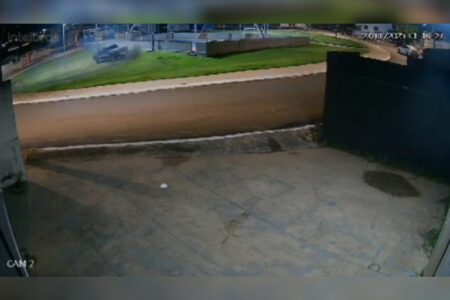 Motorista de caminhonete que fez 'cavalo de pau' em praça de Mineiros é identificado