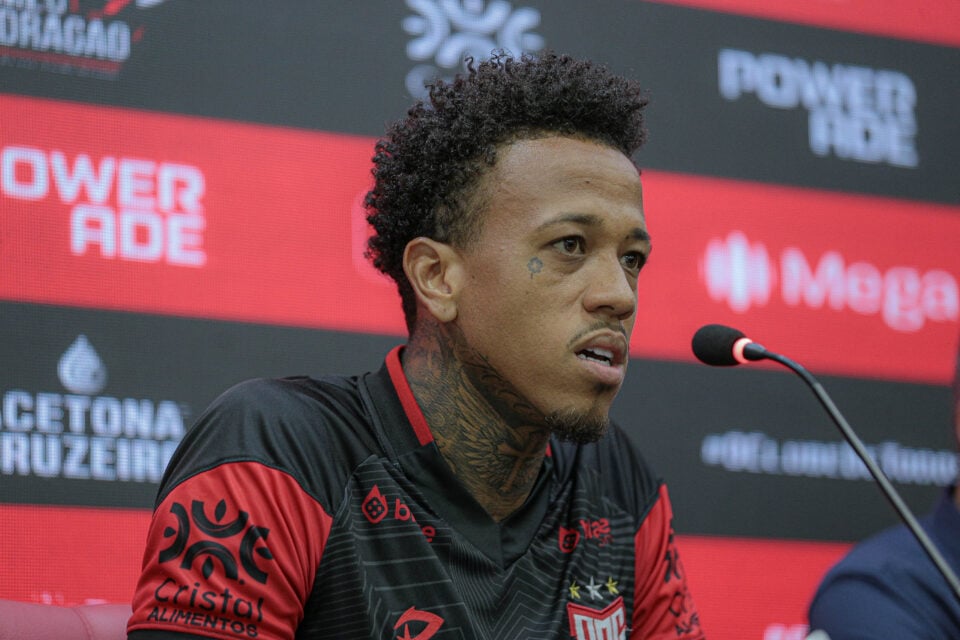 Luizão é apresentado no Atlético