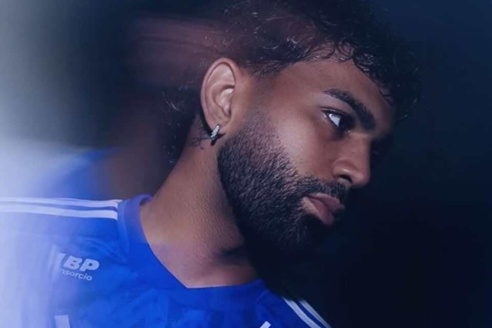 Gabigol com camisa do Cruzeiro