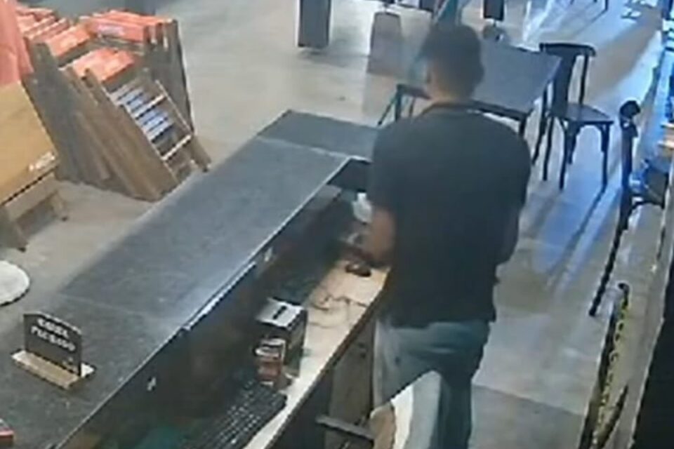 Homem furta notebook em bar de Goiânia