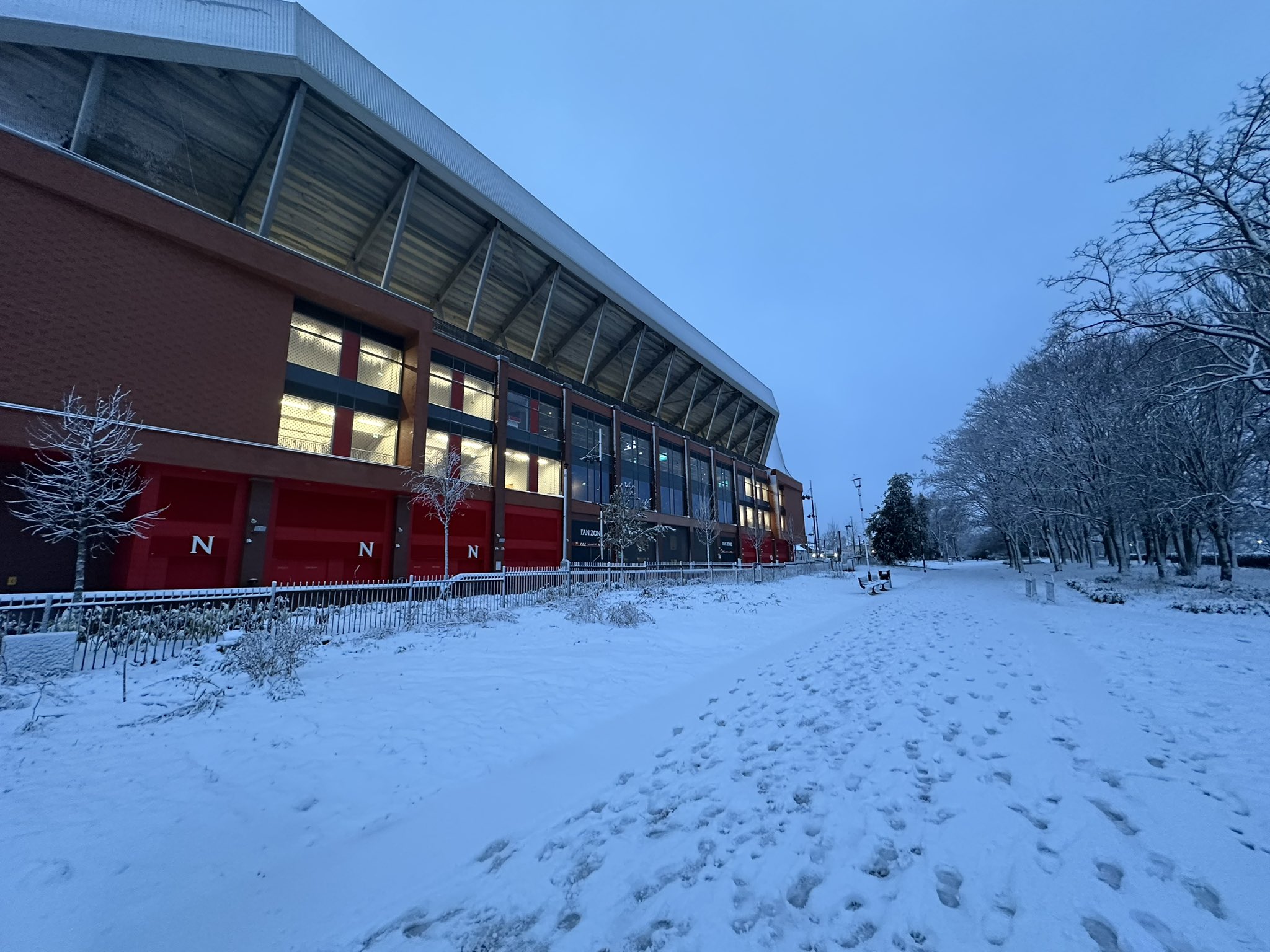 Neve na região do estádio Anfield. Foto: Reprodução/X