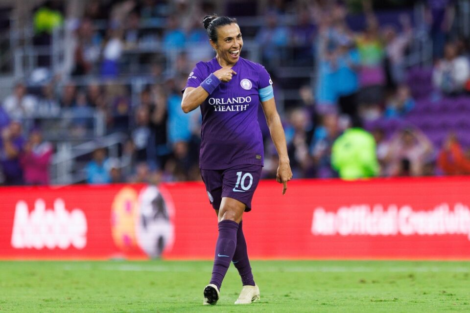 Marta com a camisa do Orlando Pride