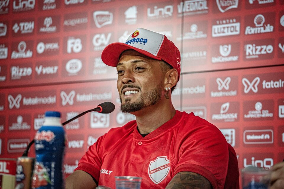 Willian Formiga em apresentação no Vila Nova