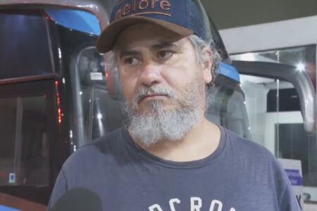 Goiano deportado dos EUA diz que passageiros passaram mal em voo: 'Sufocados'